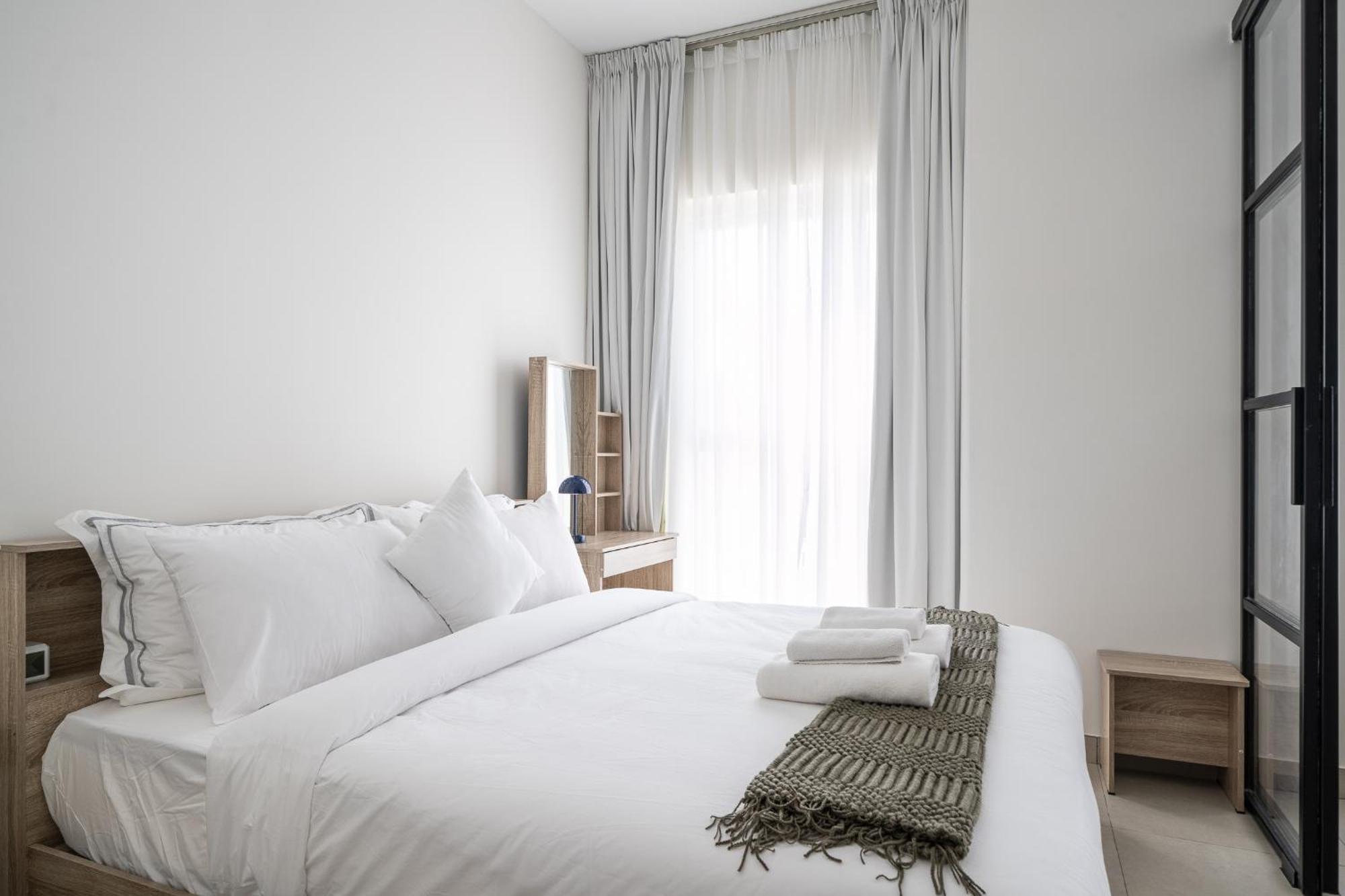 First Class In Hills - Next To Hills Mall - Socio, Collective And Golfville Towers * Dubái