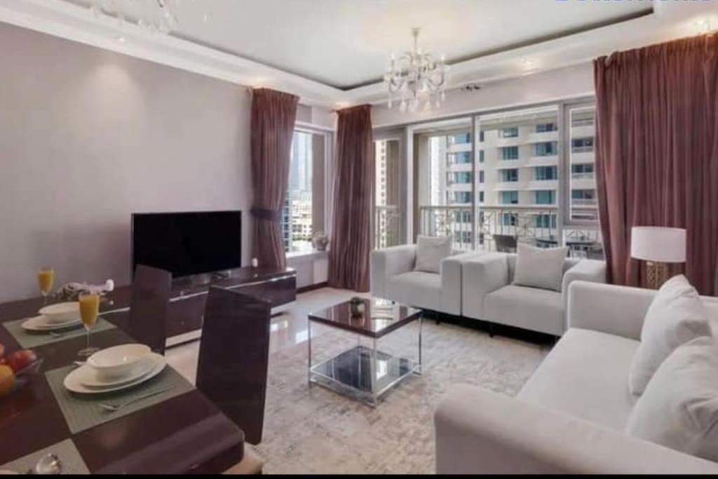 Apartment Downtown - 2 Bed 3 Bath Flat - Views Of The Burj & Fountains Dubai