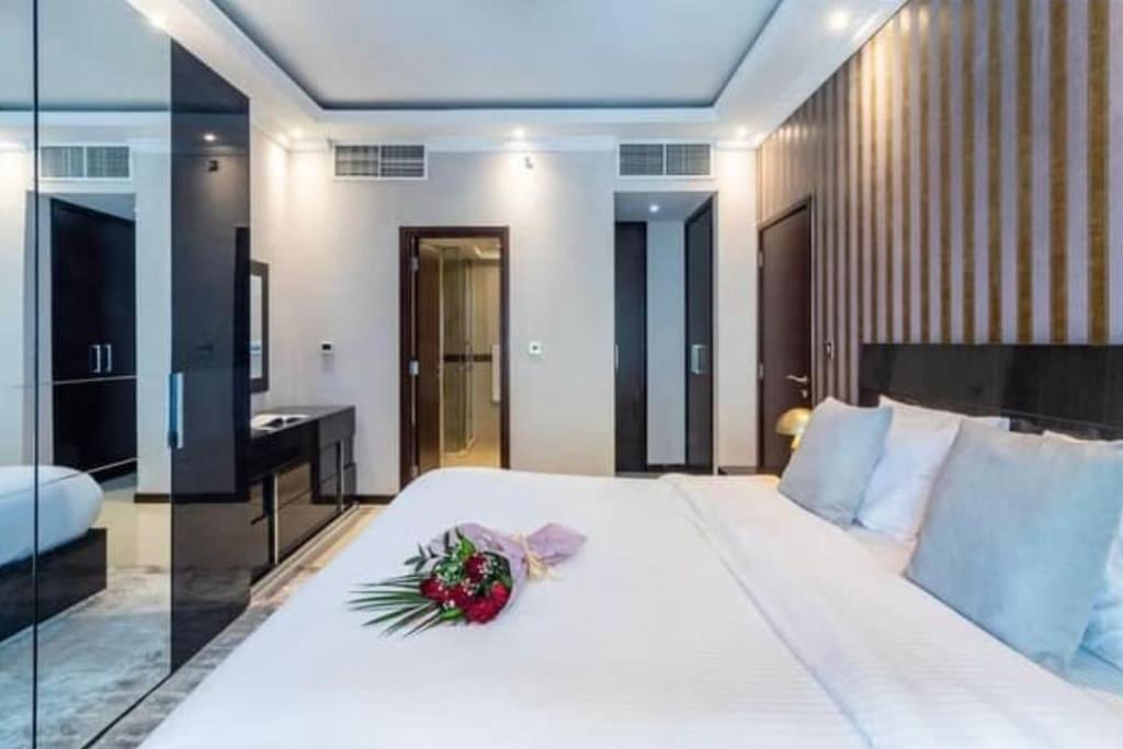 Apartment Downtown - 2 Bed 3 Bath Flat - Views Of The Burj & Fountains *