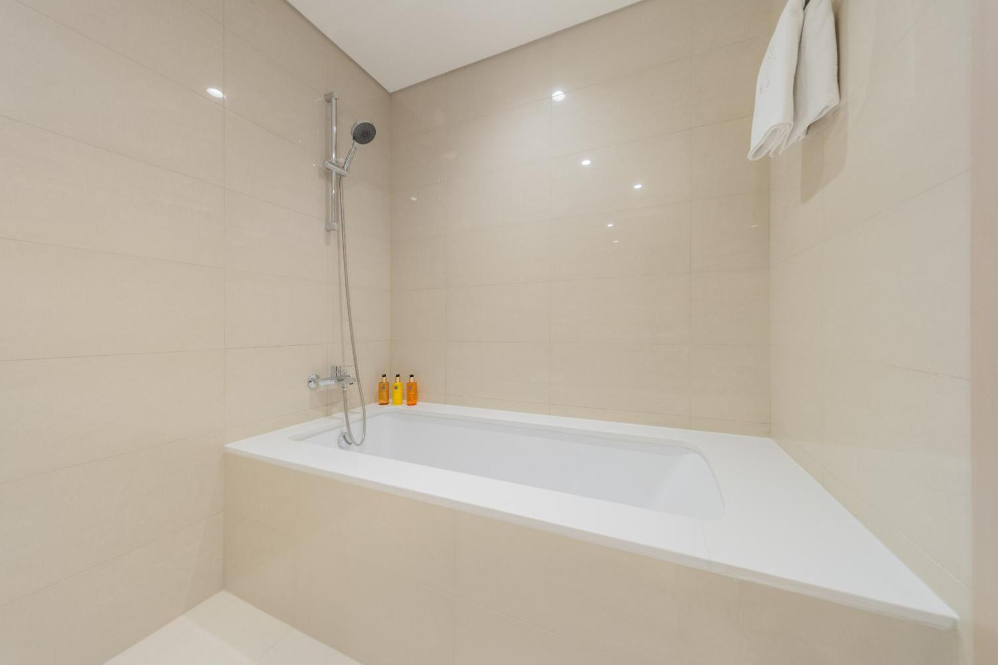 Eden's Homes & - Burj Royale Dubai