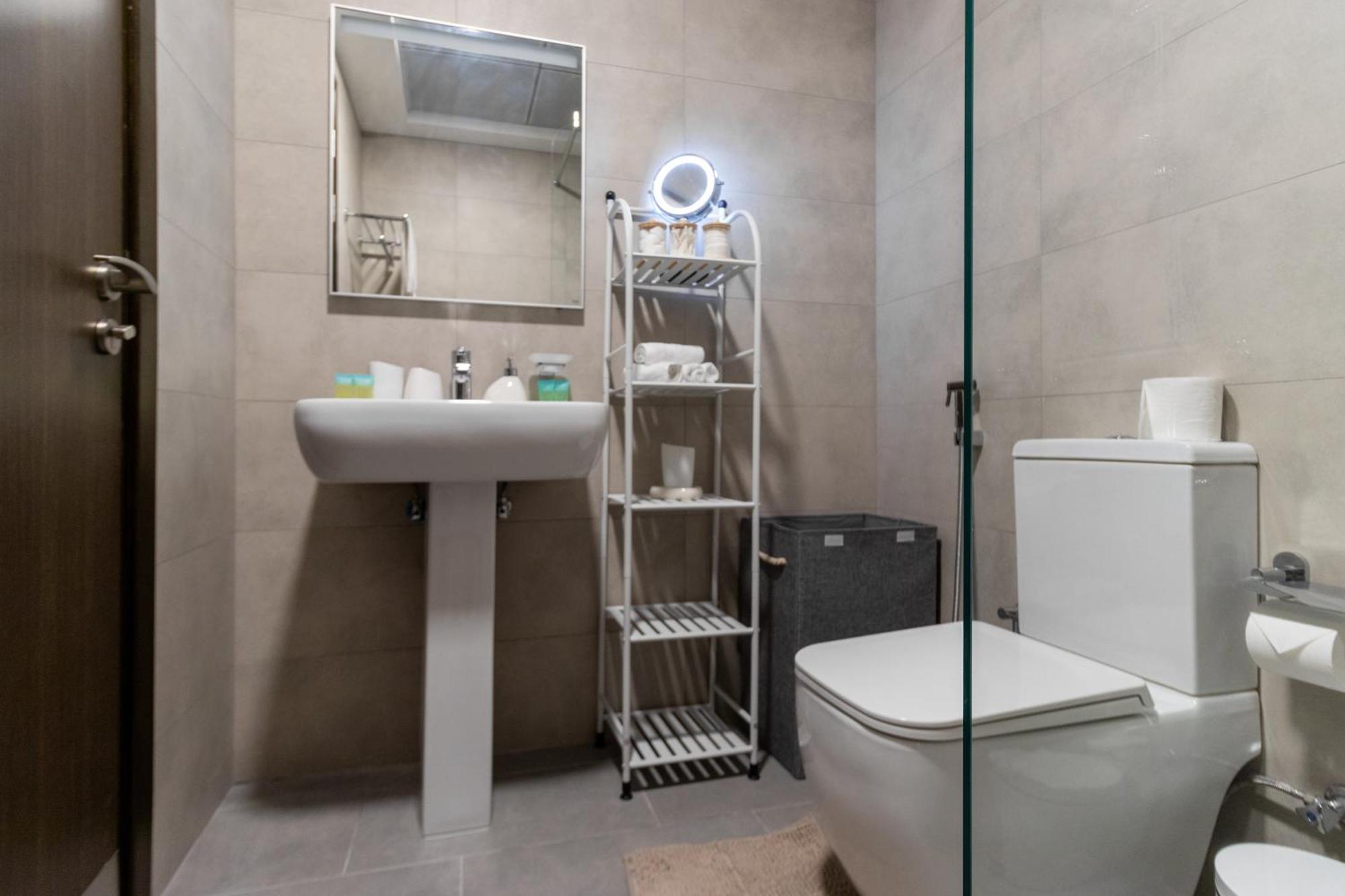 Queen Bed, Full Kitchen, New Unit Appartement Dubaï
