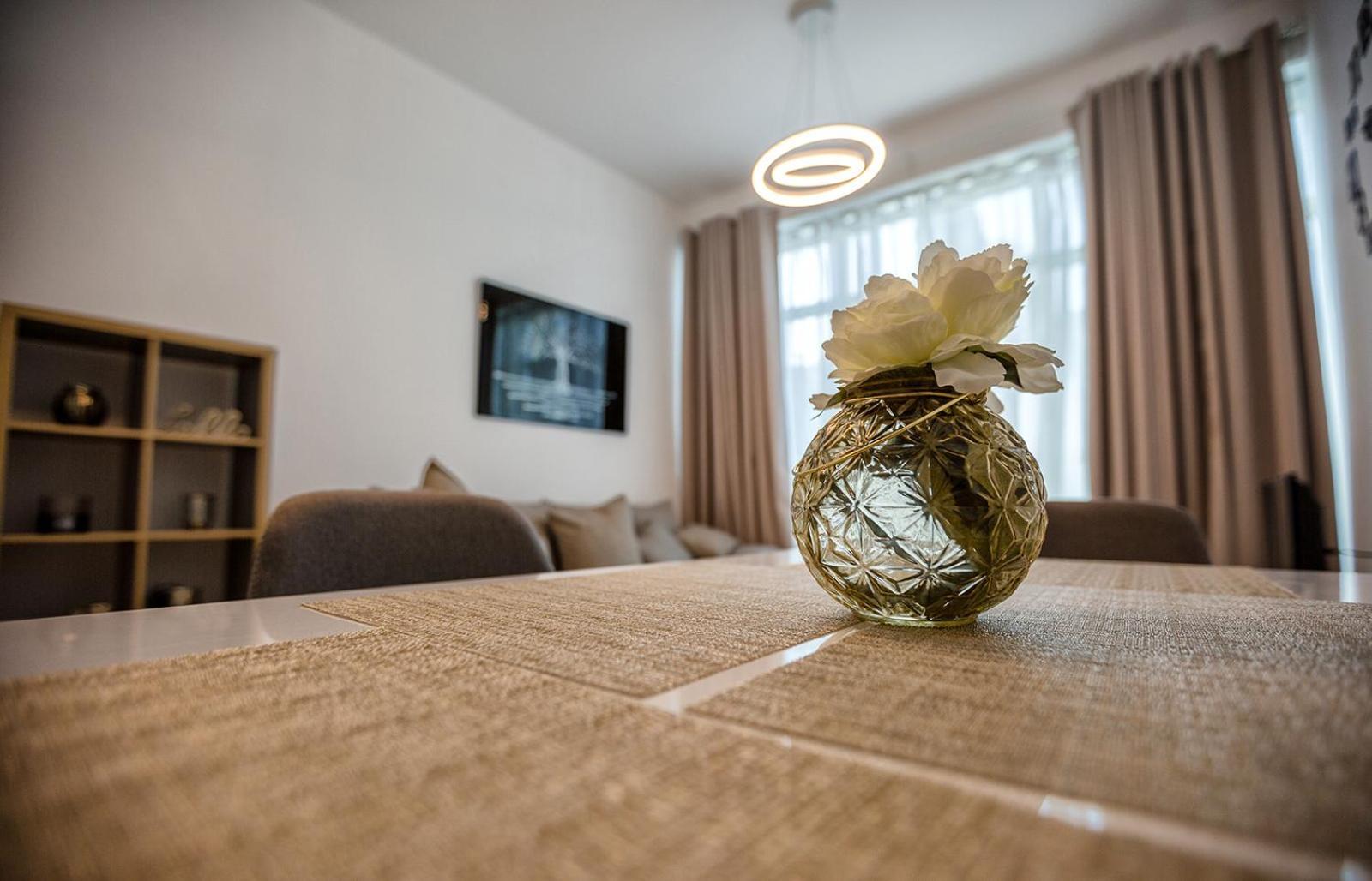 Stylish 2bd With Great View In Marina View Tower *