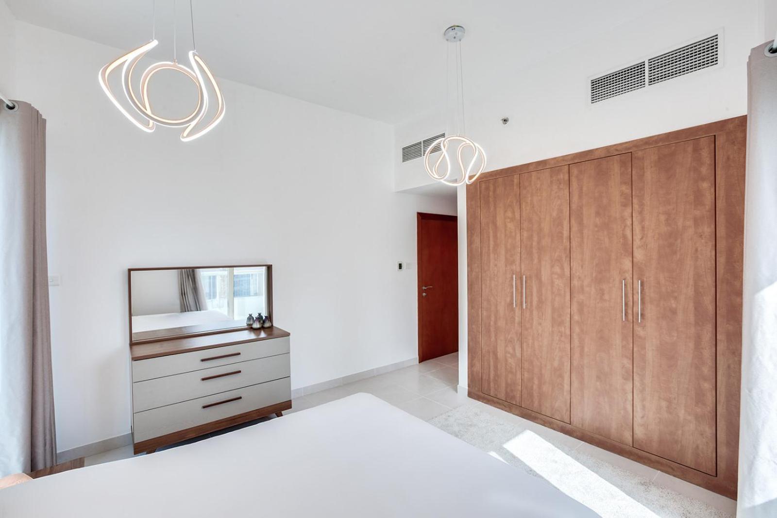 Stylish 2bd With Great View In Marina View Tower Lägenhet