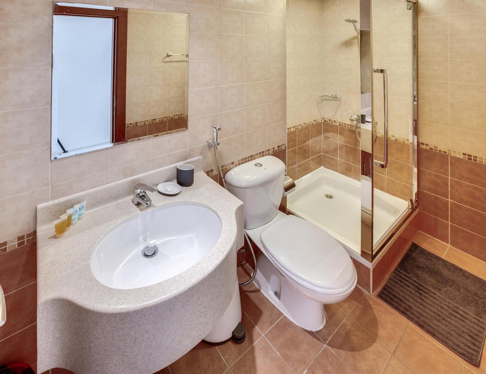 Stylish 2bd With Great View In Marina View Tower