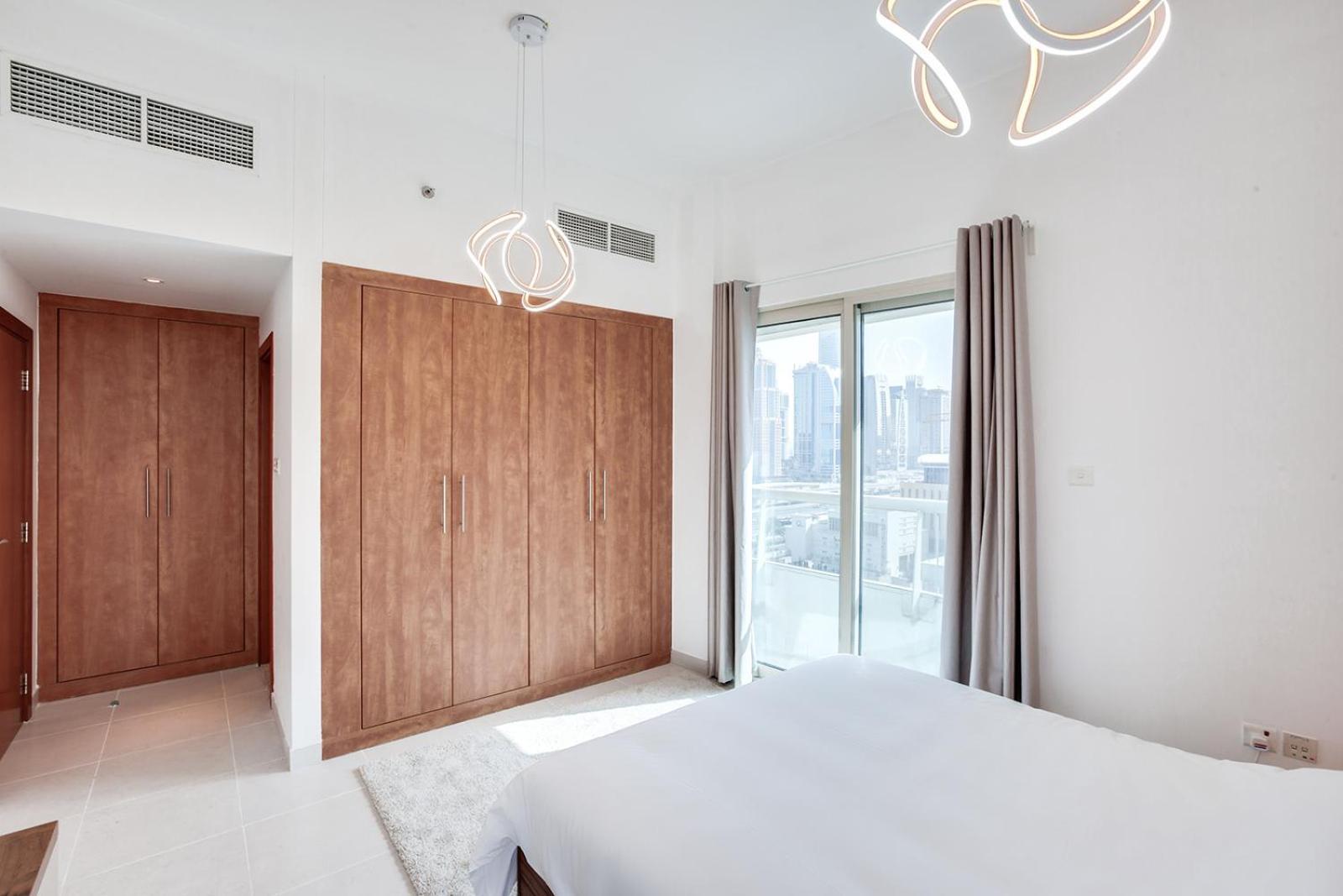 Stylish 2bd With Great View In Marina View Tower