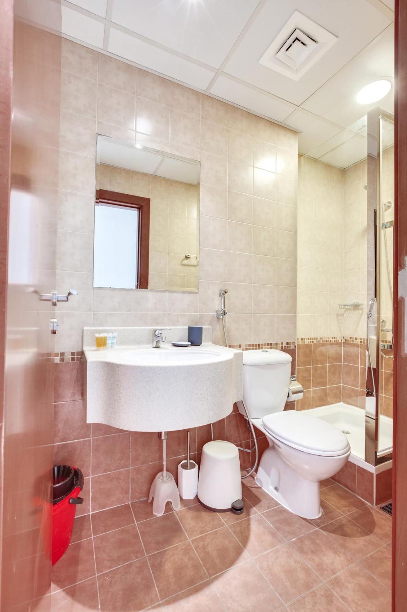 Stylish 2bd With Great View In Marina View Tower Dubai