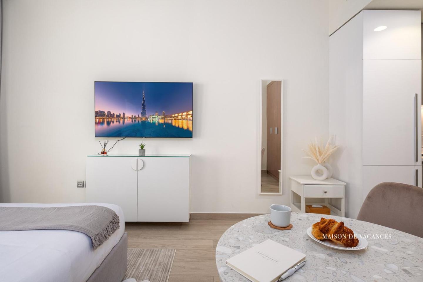 Large Balcony 10mins From Mall