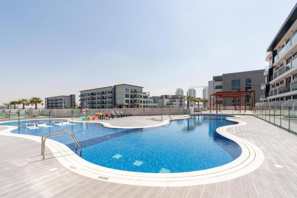 In Samana Golf Avenue - * Dubaï