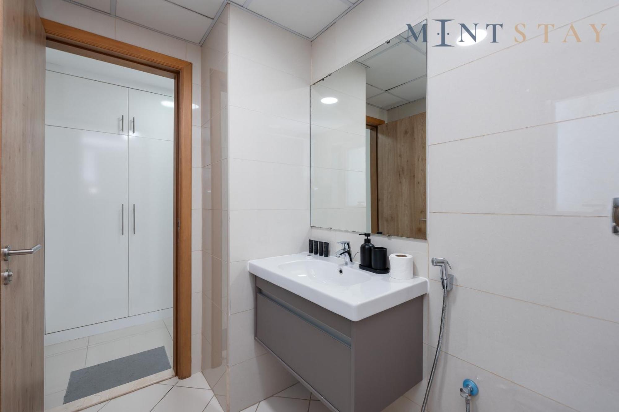 Continental Tower, Marina - Mint Apartment Dubai
