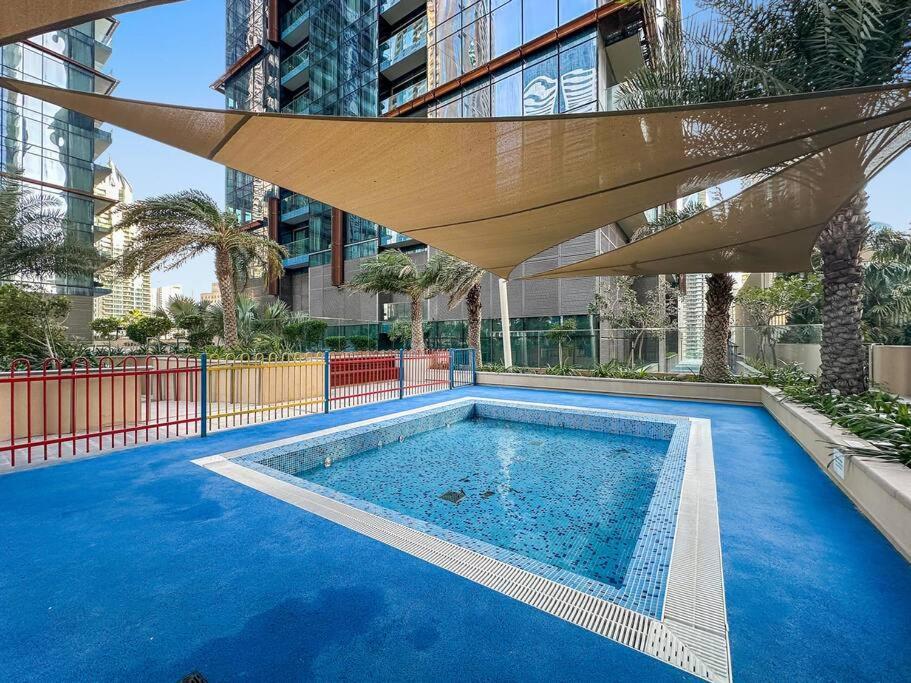 First Class 1br Modern Comforts With Pool View * Dubai
