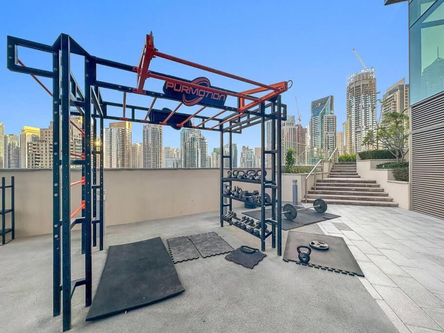 Lägenhet First Class 1br Modern Comforts With Pool View Dubai