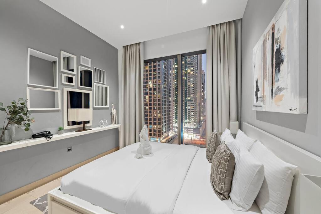 First Class 1br Modern Comforts With Pool View * Dubai