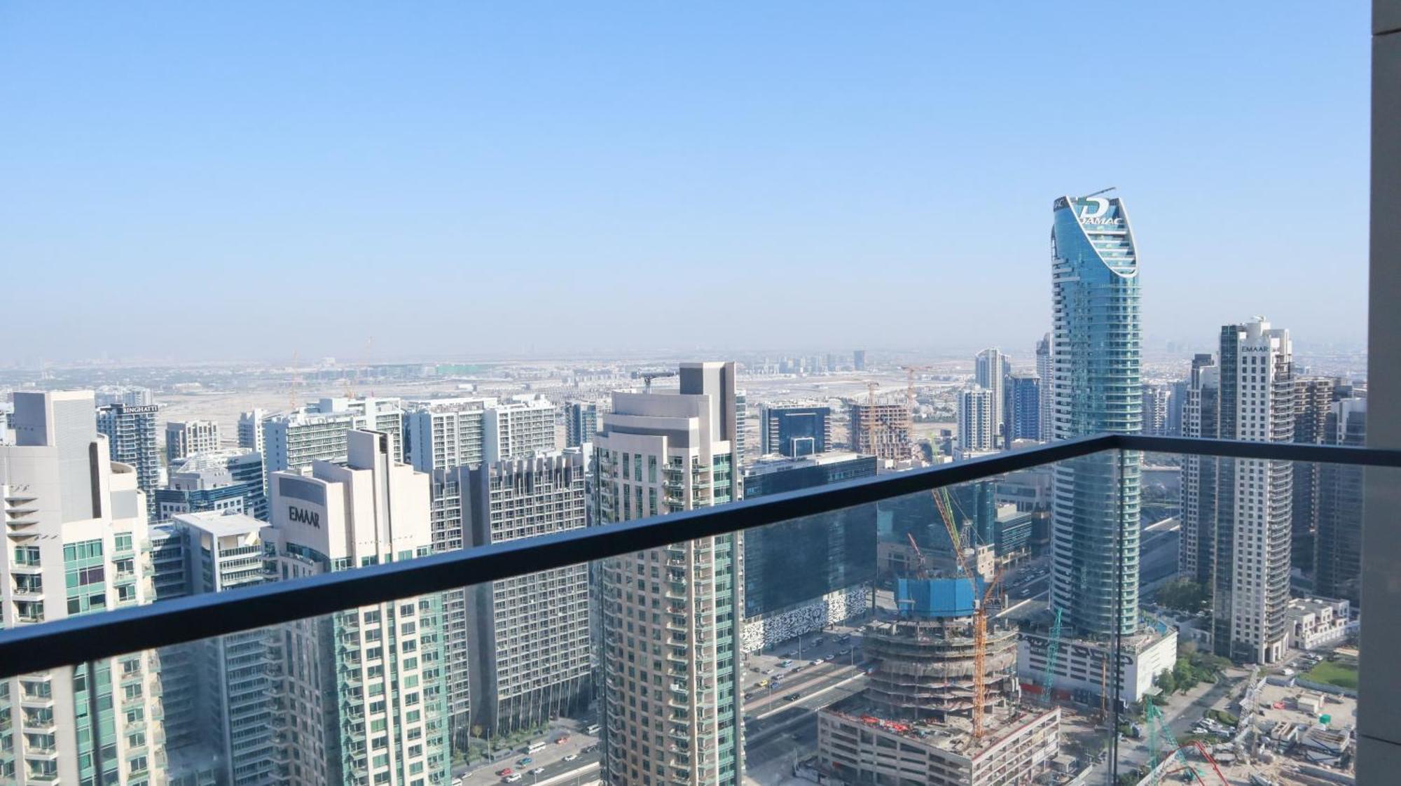 Burj Royale Condo, Close To Mall & Attractions *