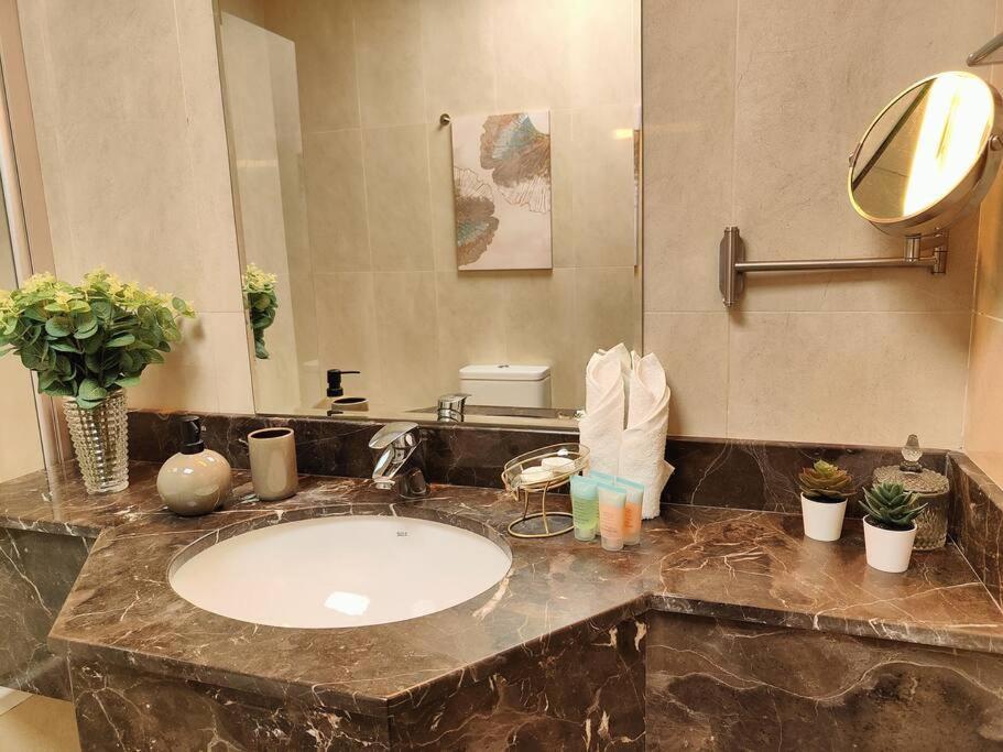 1 Bed - Azizi Daisy - Furjan Semesterbostad Dubai