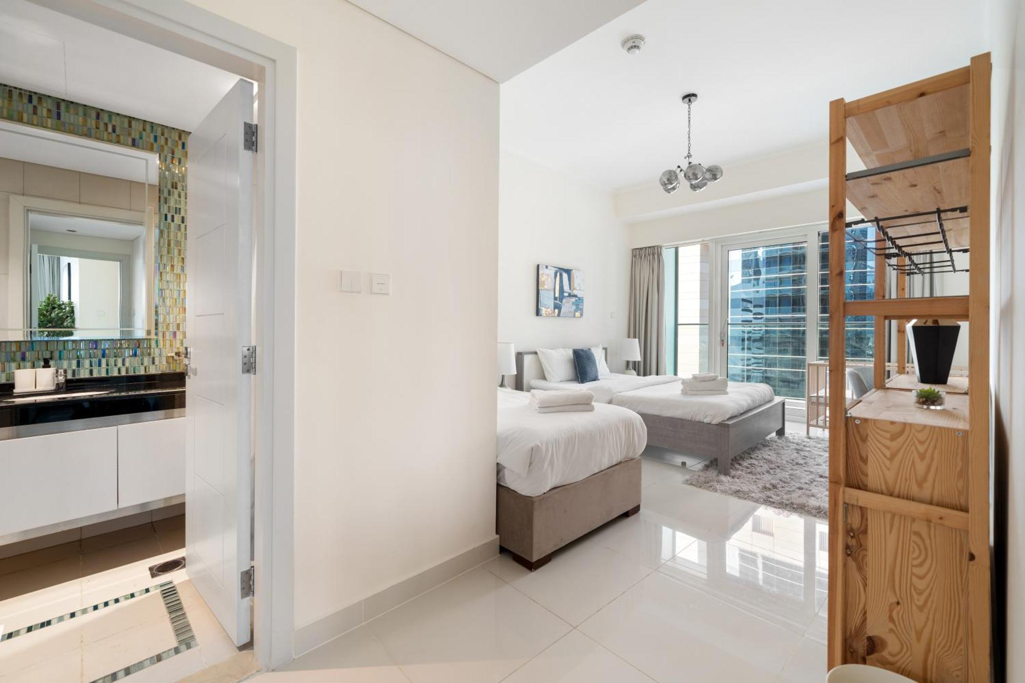 In Marina, Damac Heights 804 Apartamento *