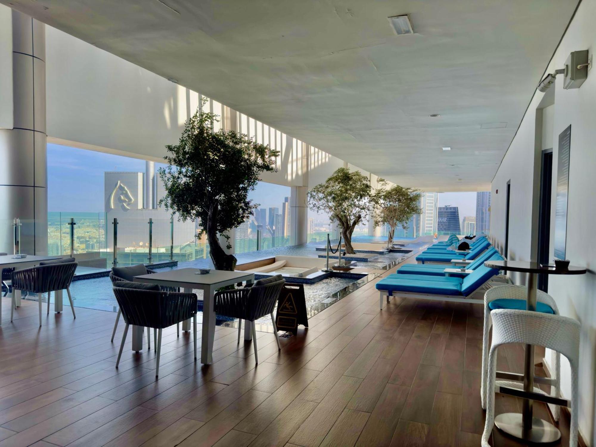 Luxury With Burj Khalifa Views & Infinity Pool Dubai