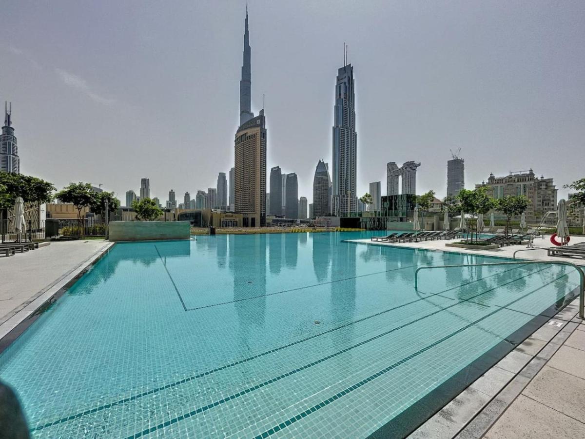 Downtown Views 2 - Sleek Two Bedroom * Dubaï