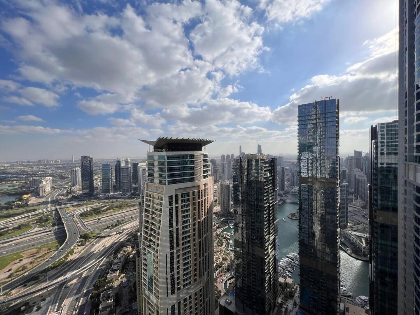 Views To Feed Your Soul On 60th Floor Aparthotel Dubai
