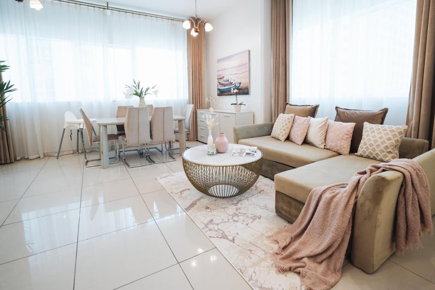 Charming Warm With Amazing Views Of The Apartamento Dubái