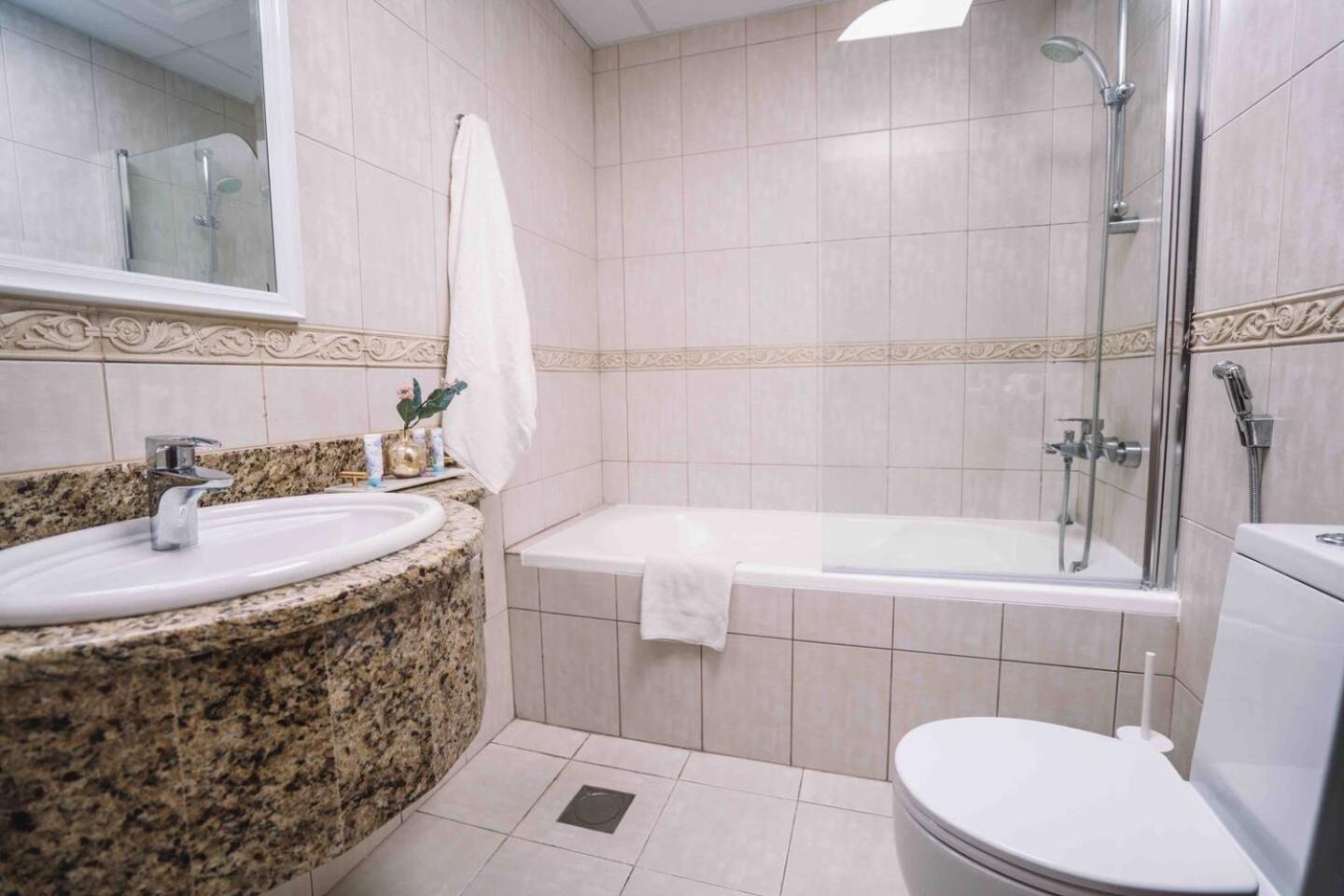 Sea & Palm View Elegant 1 Bedroom * Dubai