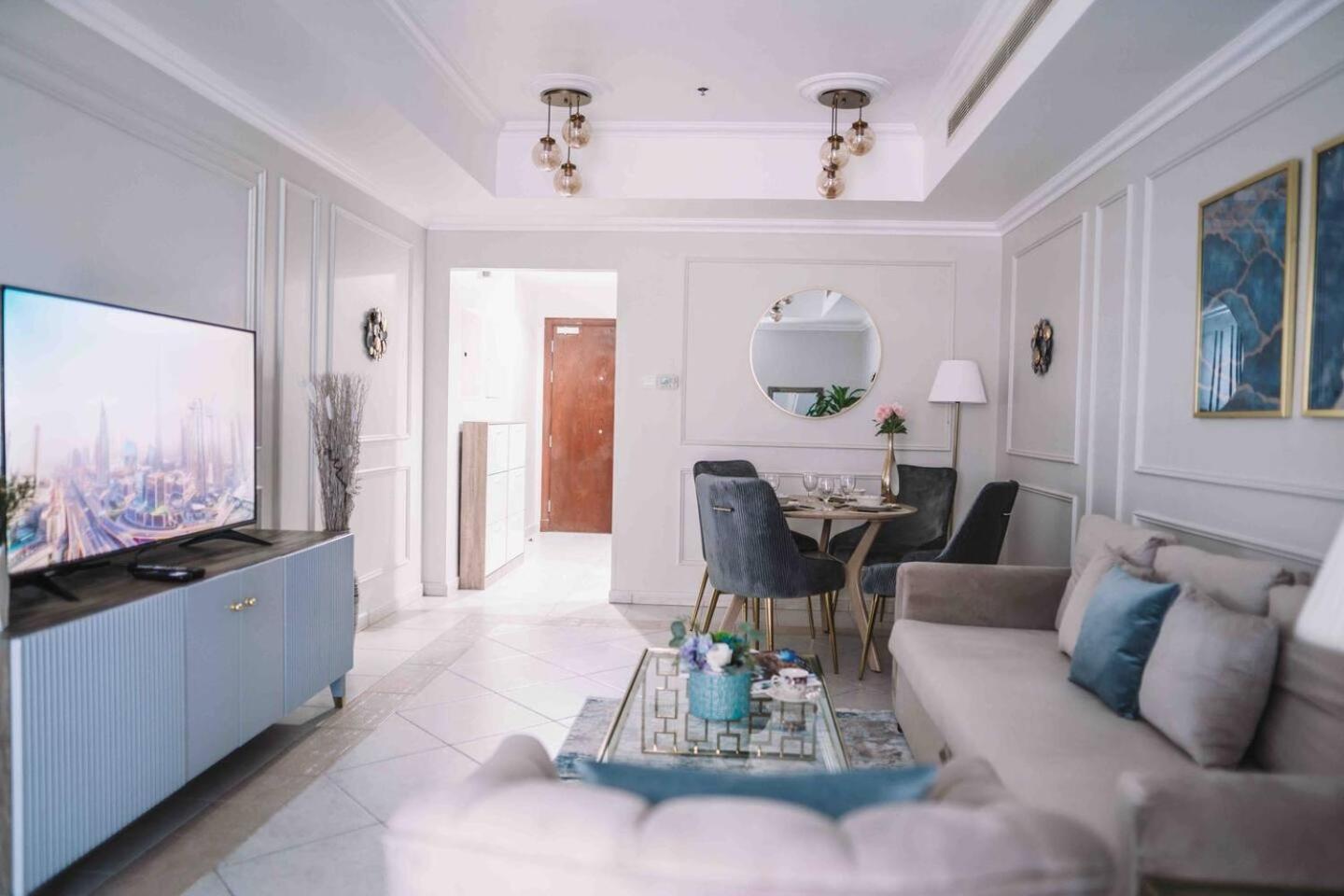 Appartamento Sea & Palm View Elegant 1 Bedroom Dubai