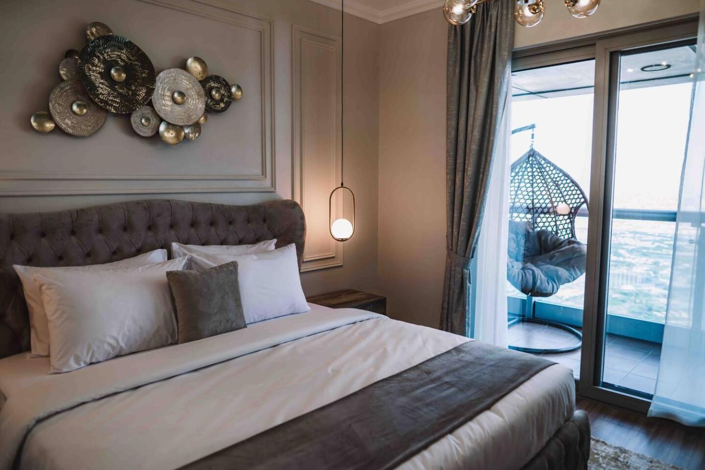 The Penthouse On 71st Floor Apartment