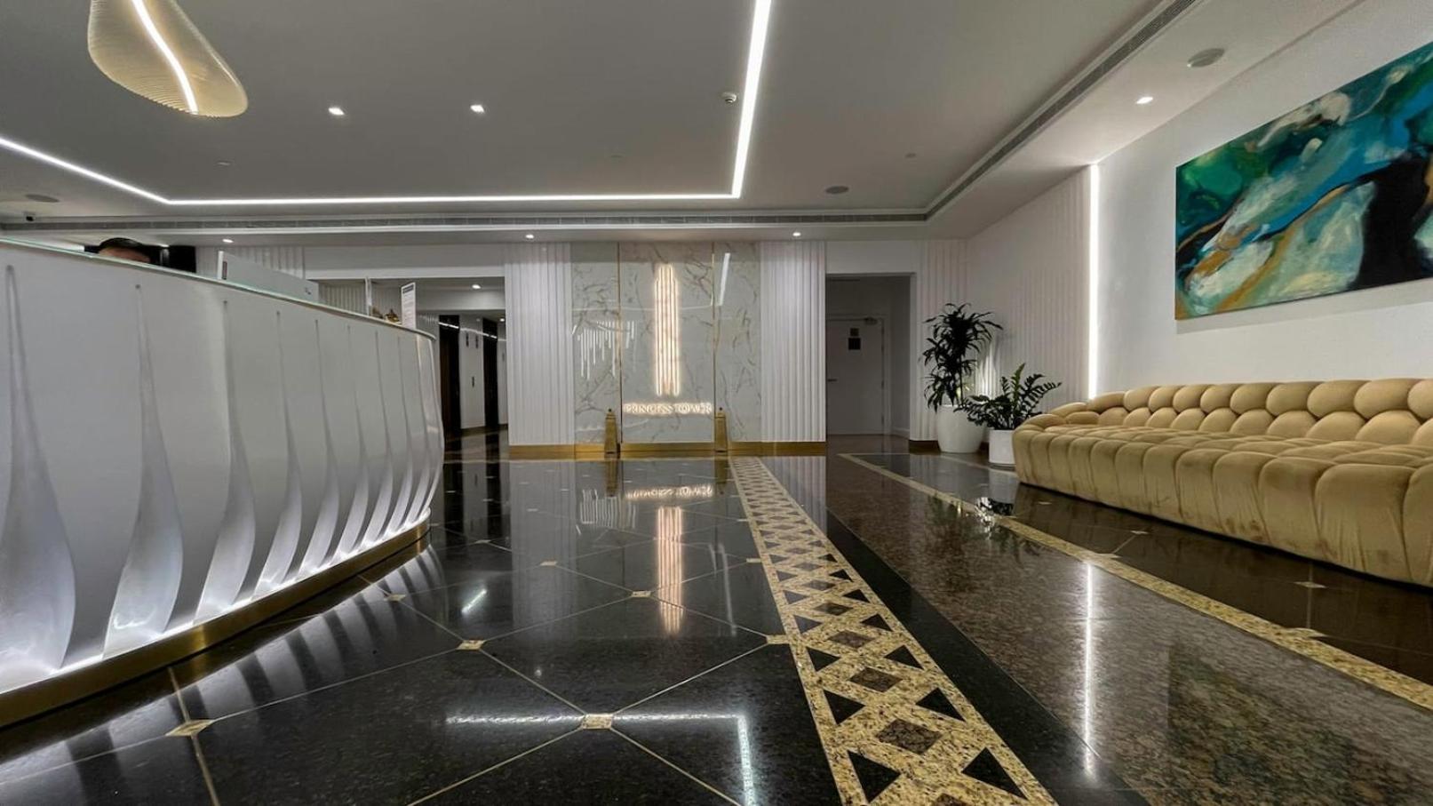 The Penthouse On 71st Floor *