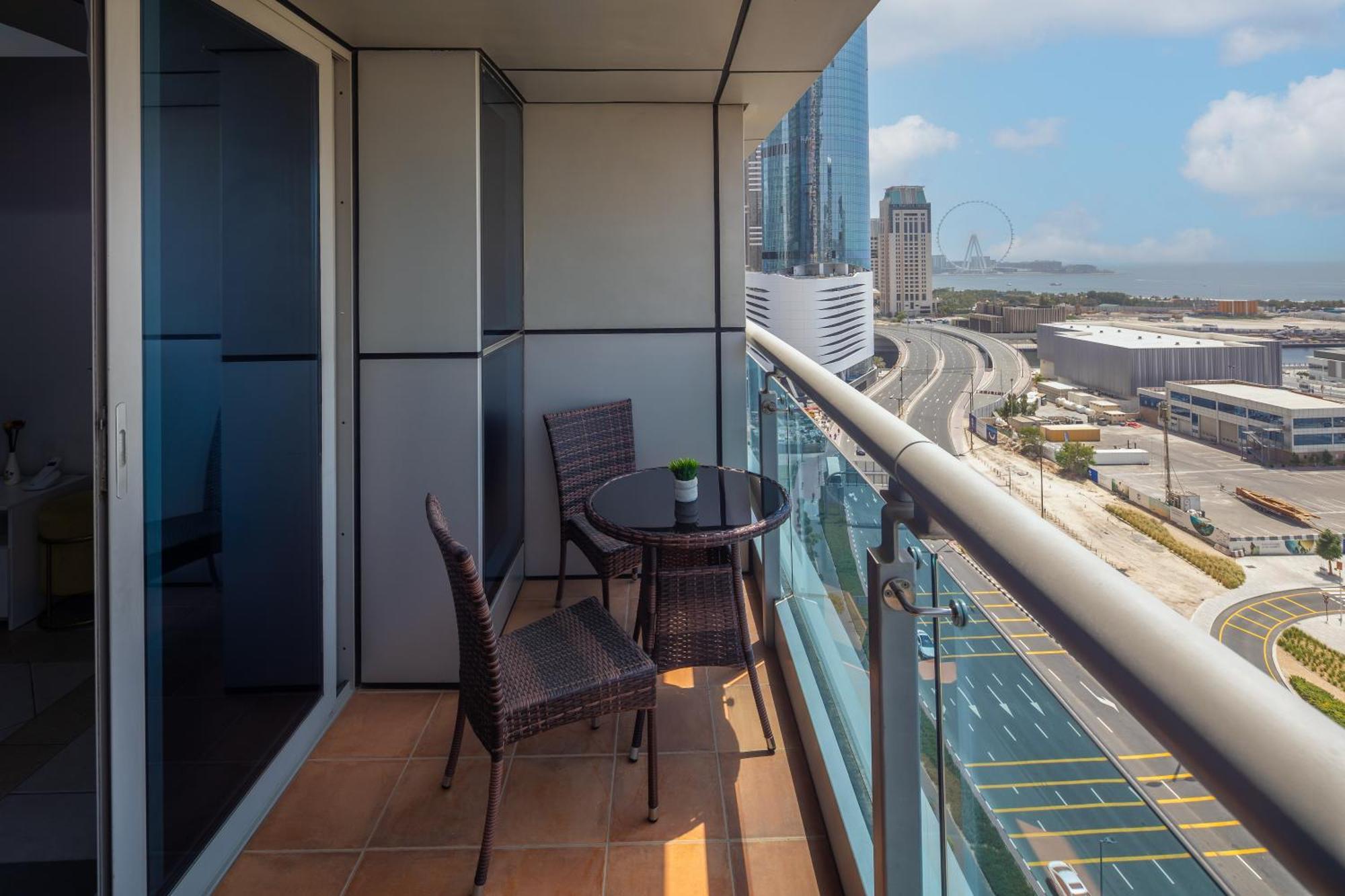 Marina View,central Location,public Transport Access,dwellingz Apartamento Dubái