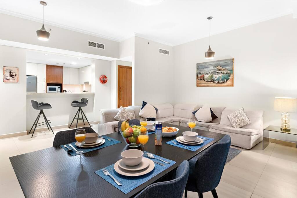 First Class 2br Chic Cityscape Dubaï