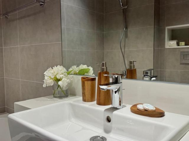 Appartamento Oraya - Skyline Serenity At 1br In District One