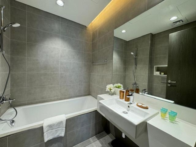 Oraya - Skyline Serenity At 1br In District One Appartamento