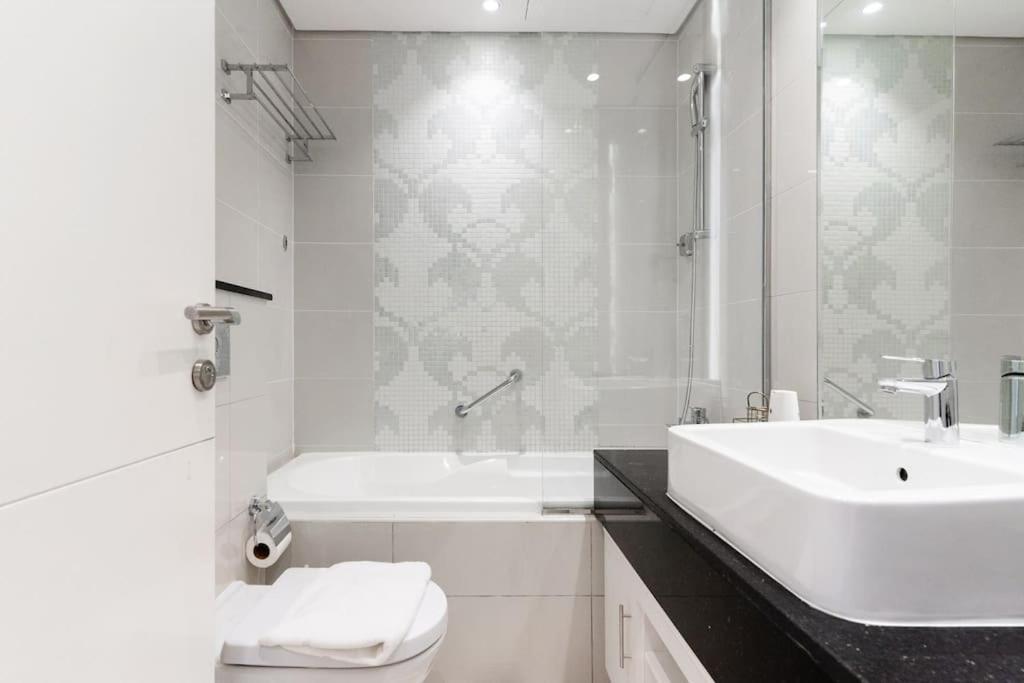 Stylish With Storage In L Fits 2 Appartement Dubaï