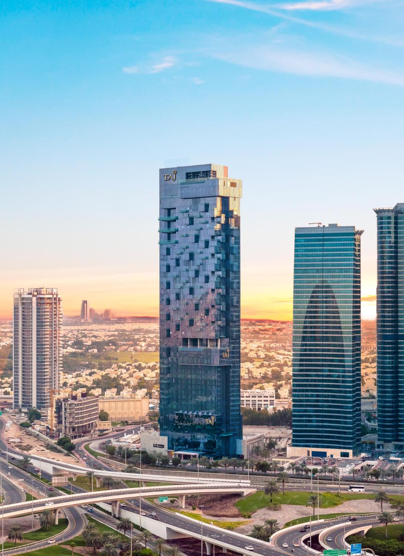 Taj Jumeirah Lakes Towers 5* Dubai