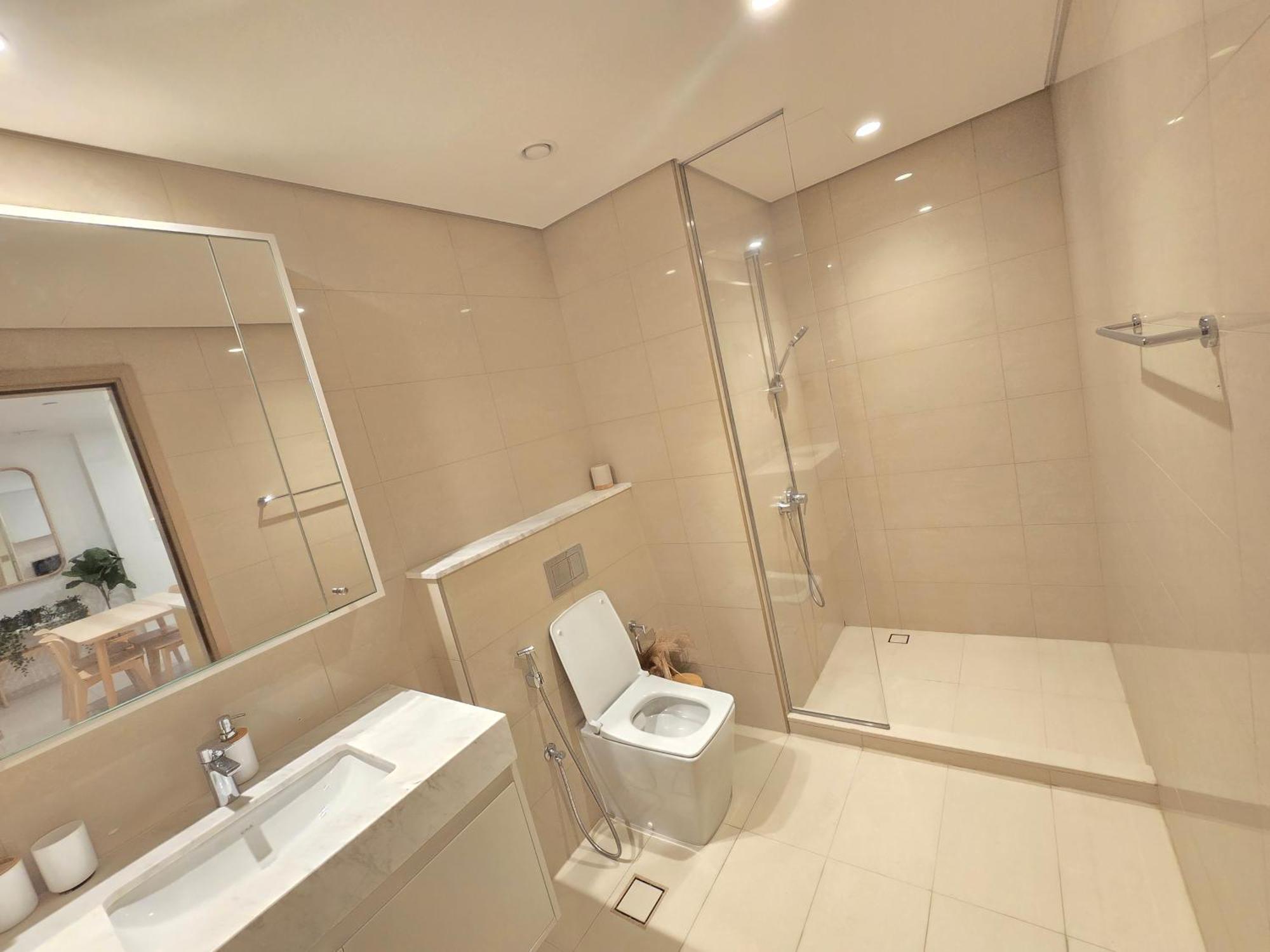 1 Bedroom High Floor With Stunning Night View-3 Mint Walk To Mall & Burj Khalifa * Dubai