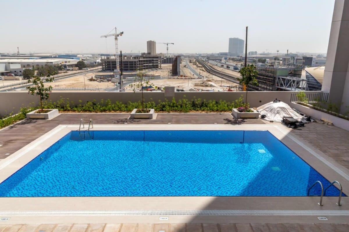 Frank Porter - Azizi Aura Apartamento Dubai