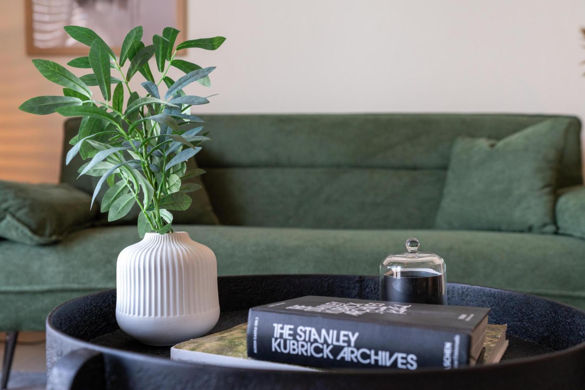 Apartamento Oasis In - Expat Preferred Community - The Greens - The Views - Perfect For Business And Pleasure - Close To Metro - Park, Lakes And Jogging 1 Min Walk Away - Yoga Classes By The - 4 People - Big Balcony - 3 Min Drive To Sheikh Zayed Dubai