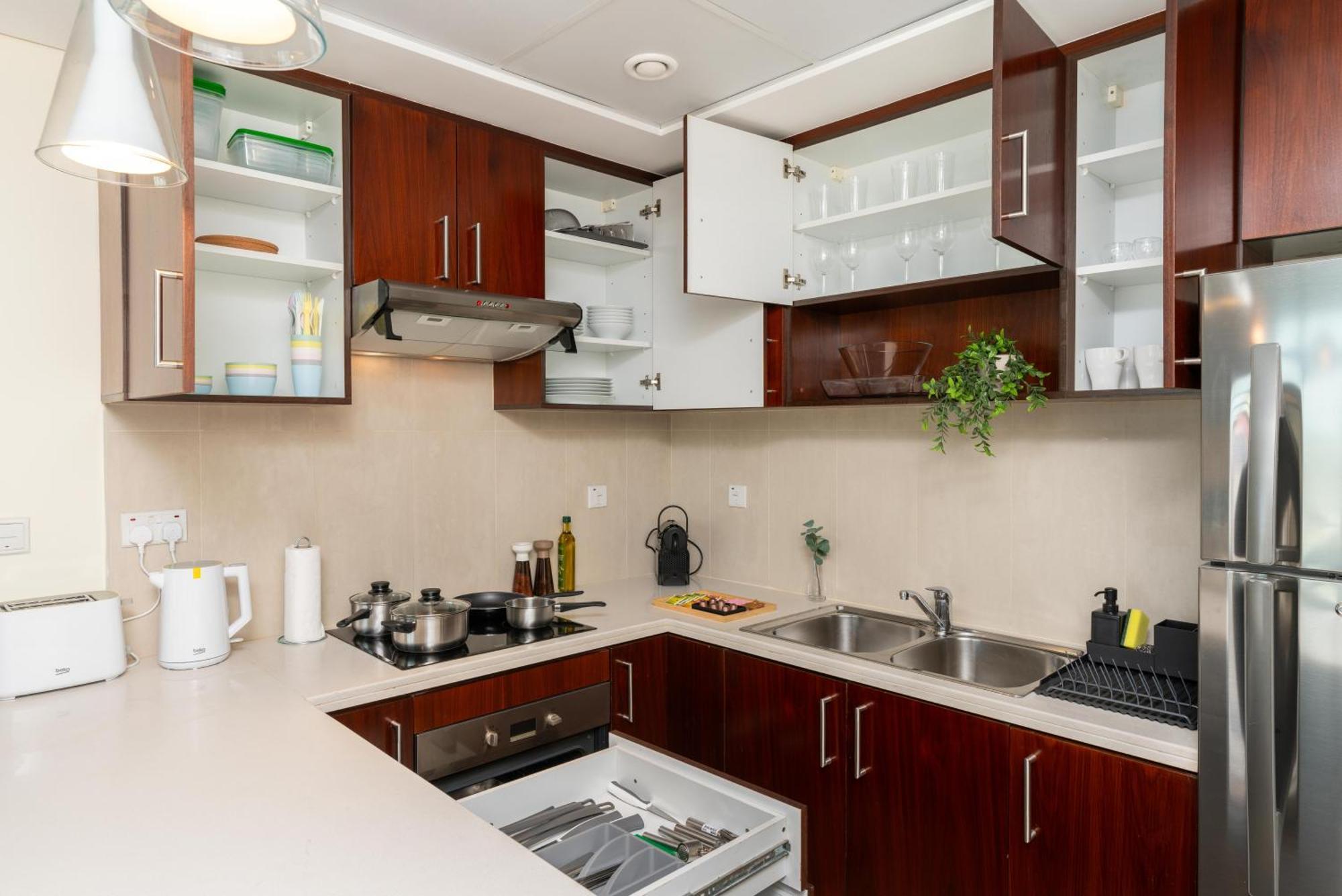 Oasis In - Expat Preferred Community - The Greens - The Views - Perfect For Business And Pleasure - Close To Metro - Park, Lakes And Jogging 1 Min Walk Away - Yoga Classes By The - 4 People - Big Balcony - 3 Min Drive To Sheikh Zayed Apartamento Dubai