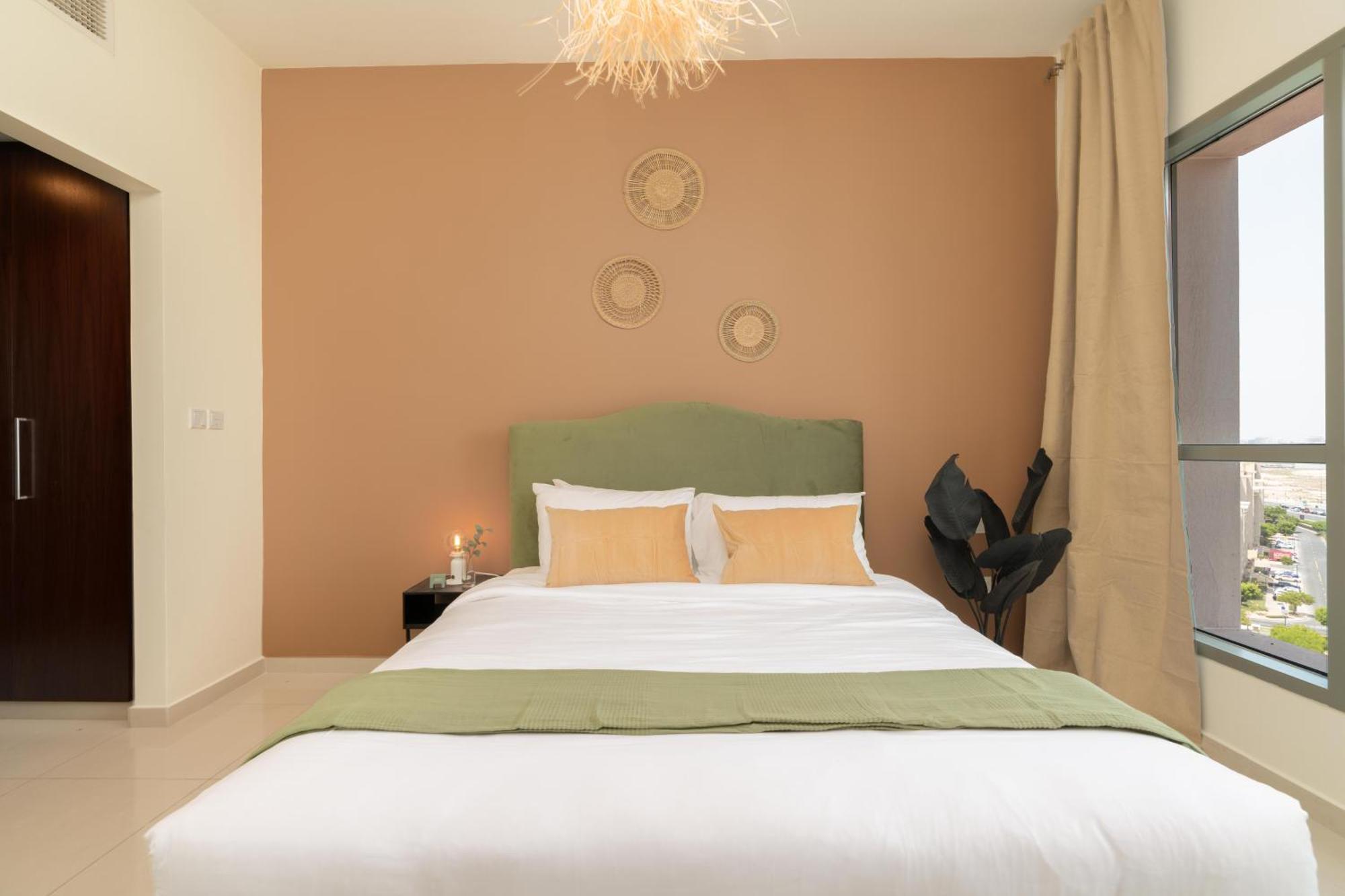 Oasis In - Expat Preferred Community - The Greens - The Views - Perfect For Business And Pleasure - Close To Metro - Park, Lakes And Jogging 1 Min Walk Away - Yoga Classes By The - 4 People - Big Balcony - 3 Min Drive To Sheikh Zayed Apartamento *