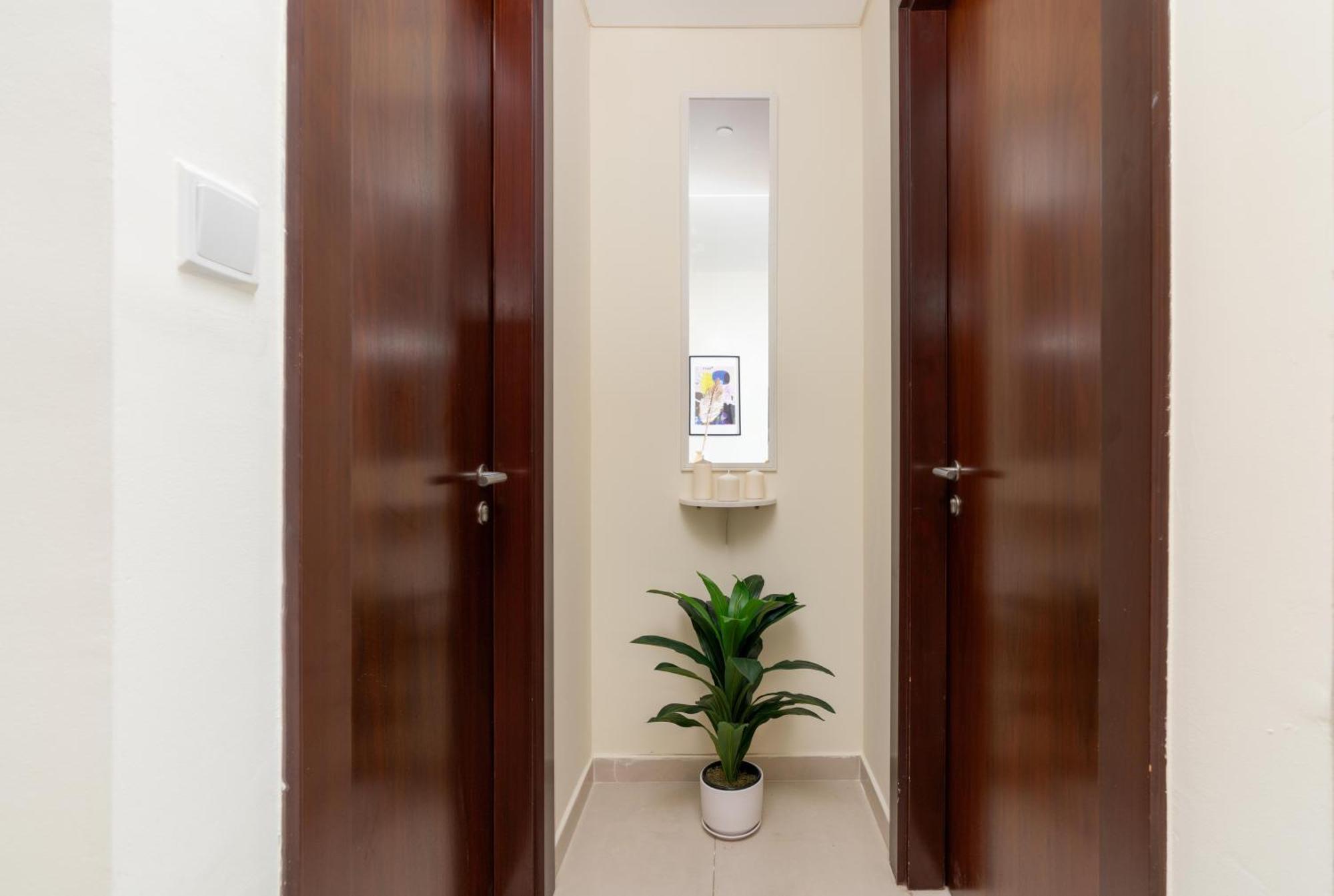 Apartamento Oasis In - Expat Preferred Community - The Greens - The Views - Perfect For Business And Pleasure - Close To Metro - Park, Lakes And Jogging 1 Min Walk Away - Yoga Classes By The - 4 People - Big Balcony - 3 Min Drive To Sheikh Zayed *