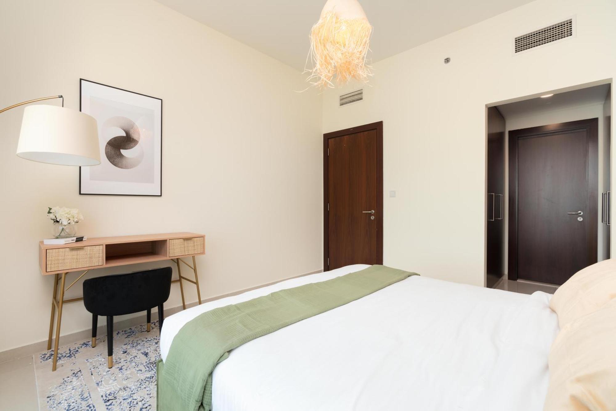 Apartamento Oasis In - Expat Preferred Community - The Greens - The Views - Perfect For Business And Pleasure - Close To Metro - Park, Lakes And Jogging 1 Min Walk Away - Yoga Classes By The - 4 People - Big Balcony - 3 Min Drive To Sheikh Zayed Dubai