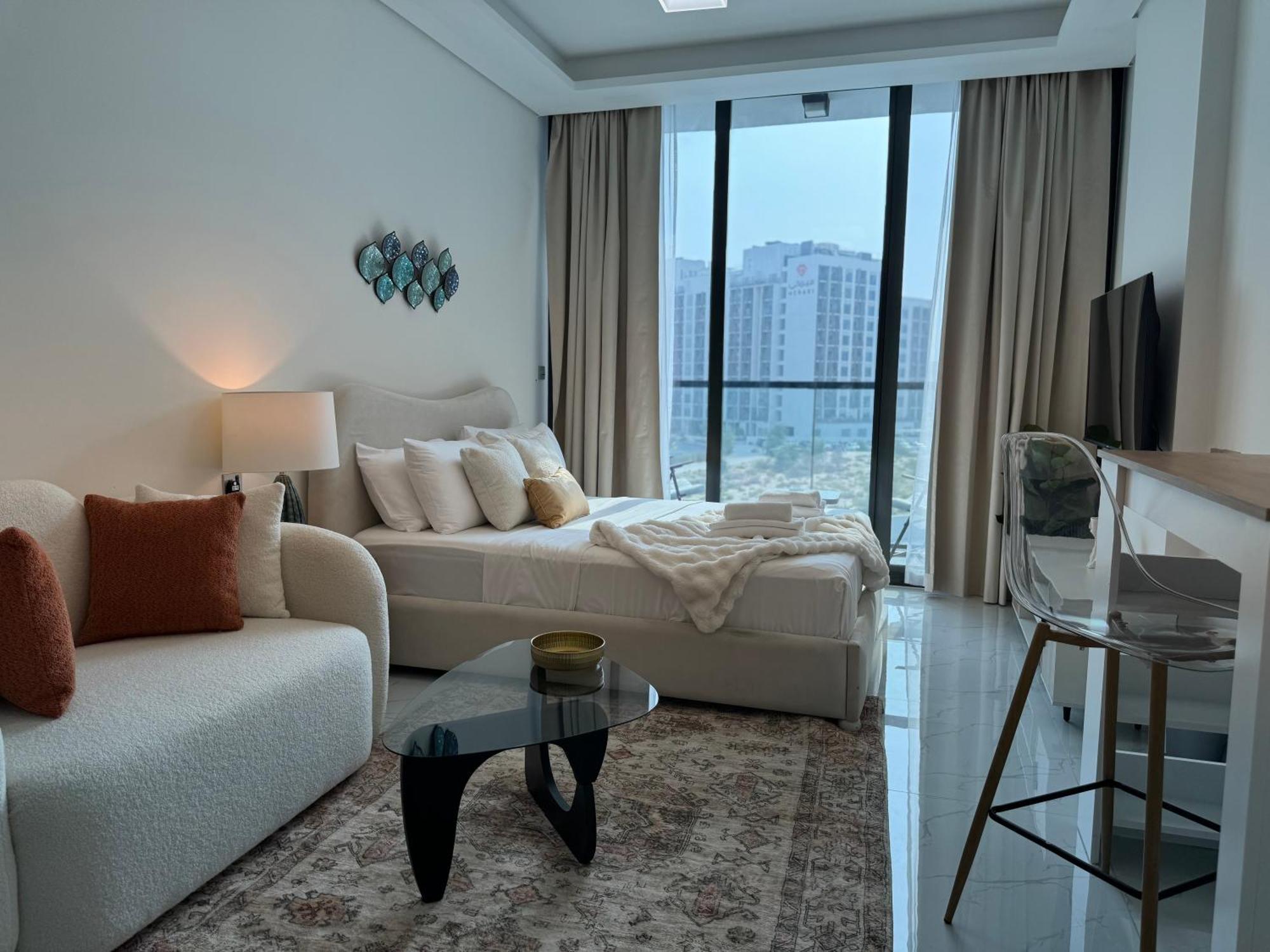 Ashri Hh Studio In Samana Hills With Pool View Apartemen Dubai