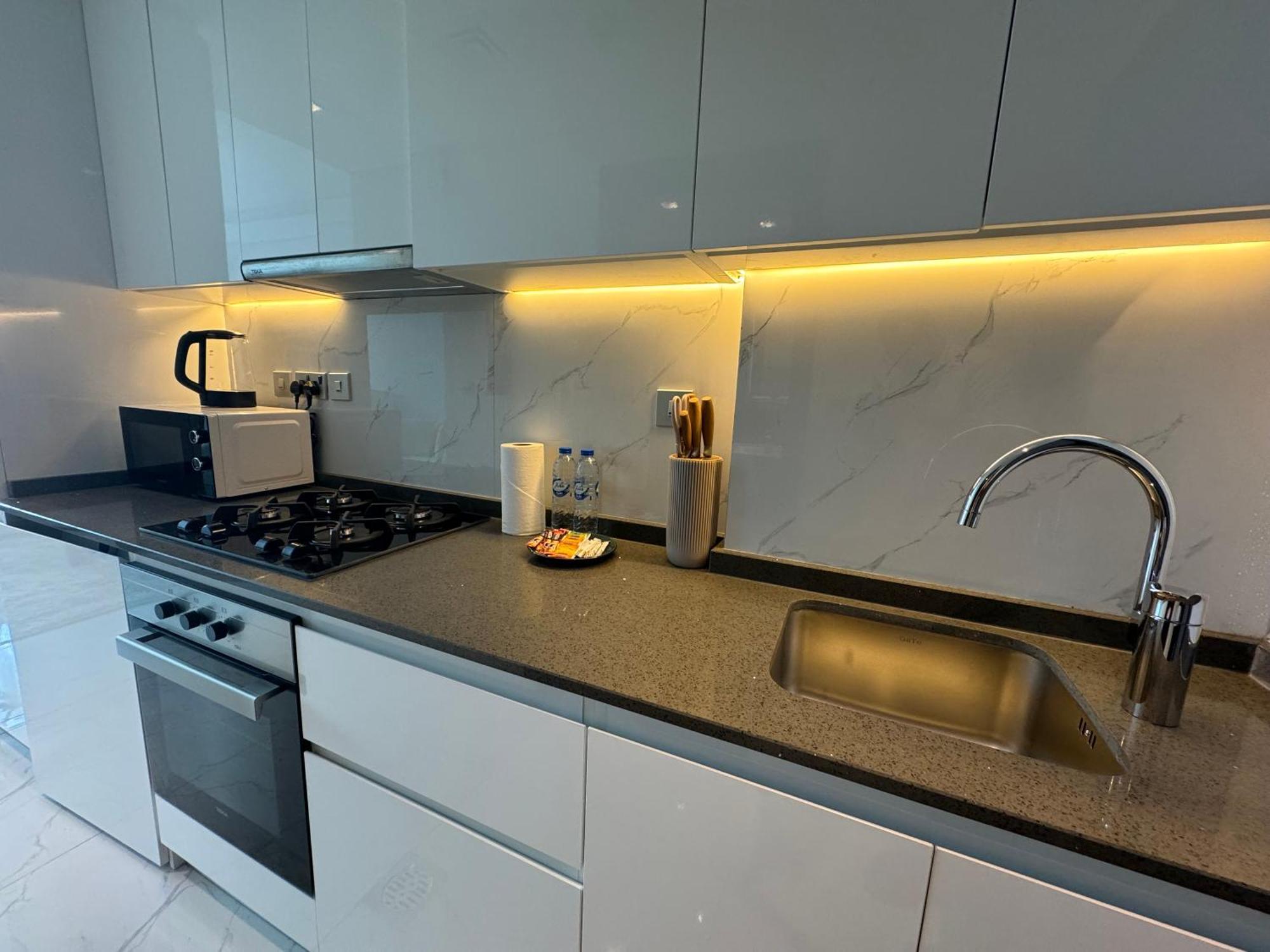 Ashri Hh Studio In Samana Hills With Pool View Apartemen Dubai