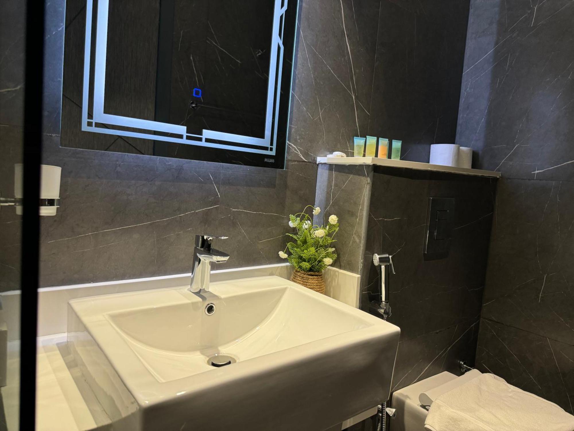 Ashri Hh Studio In Samana Hills With Pool View Apartemen Dubai