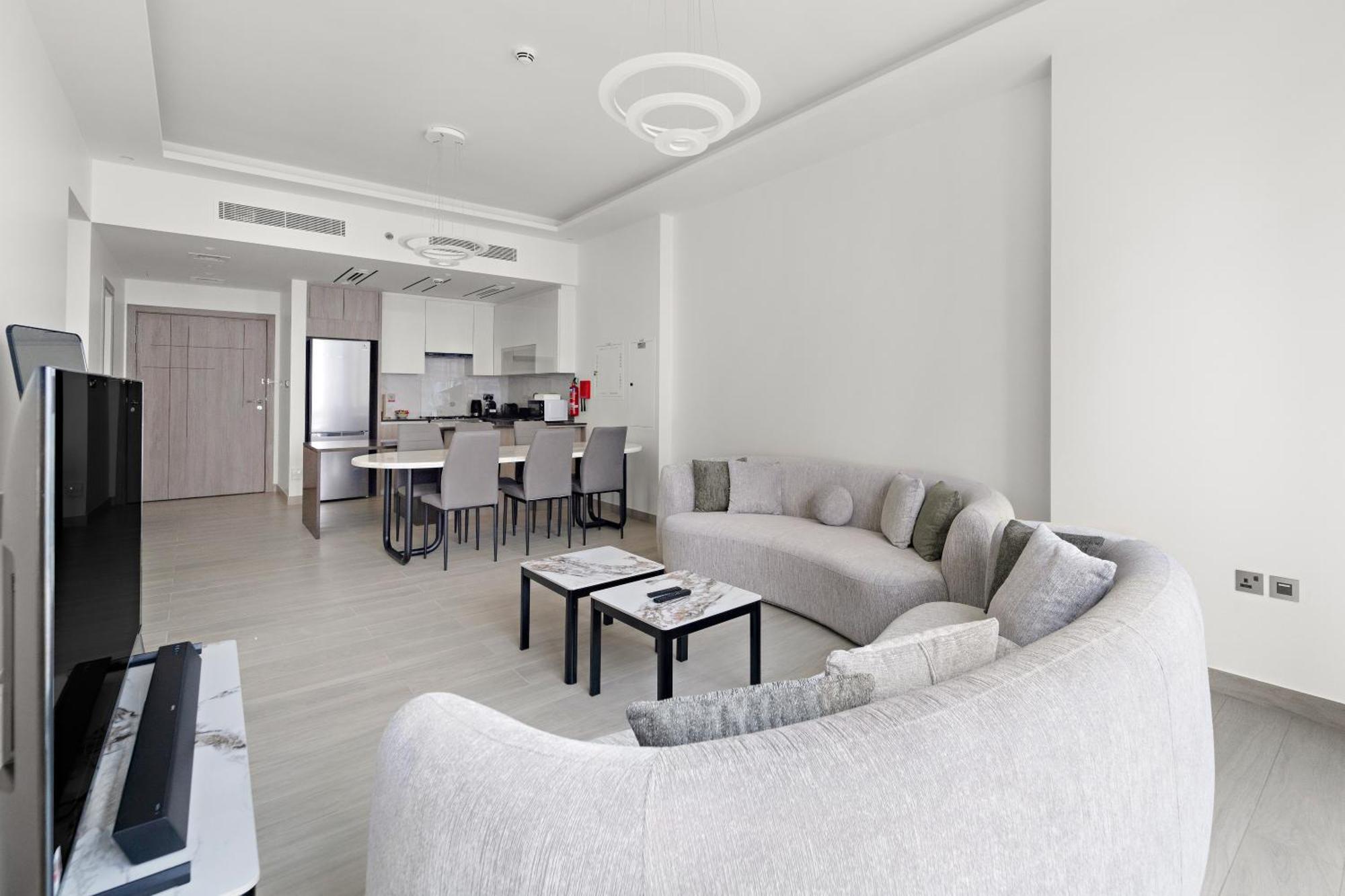 Brand New Luxurious 3br - Pool, Gym & Uptown Views Appartement *