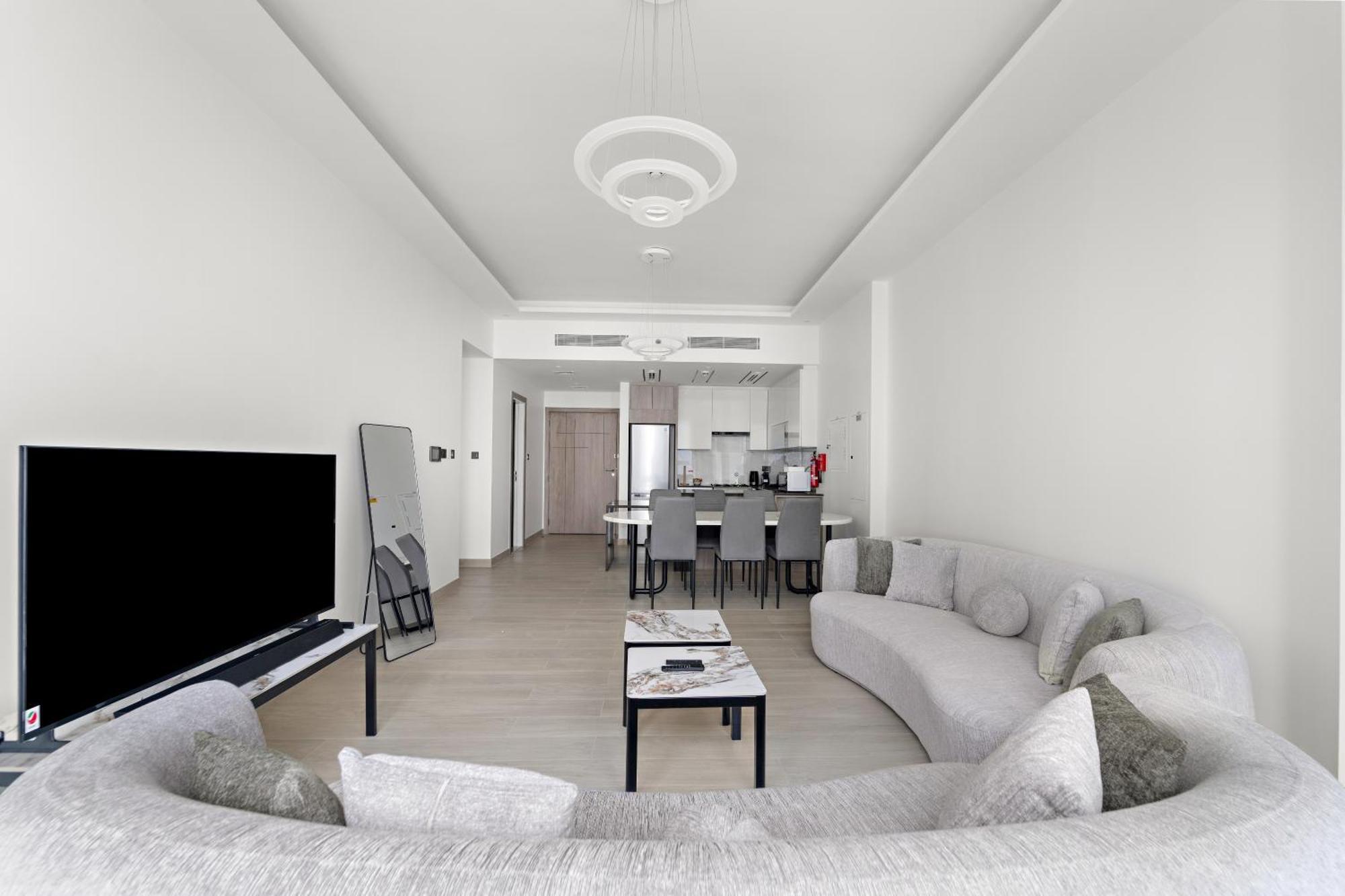 Brand New Luxurious 3br - Pool, Gym & Uptown Views Appartement *