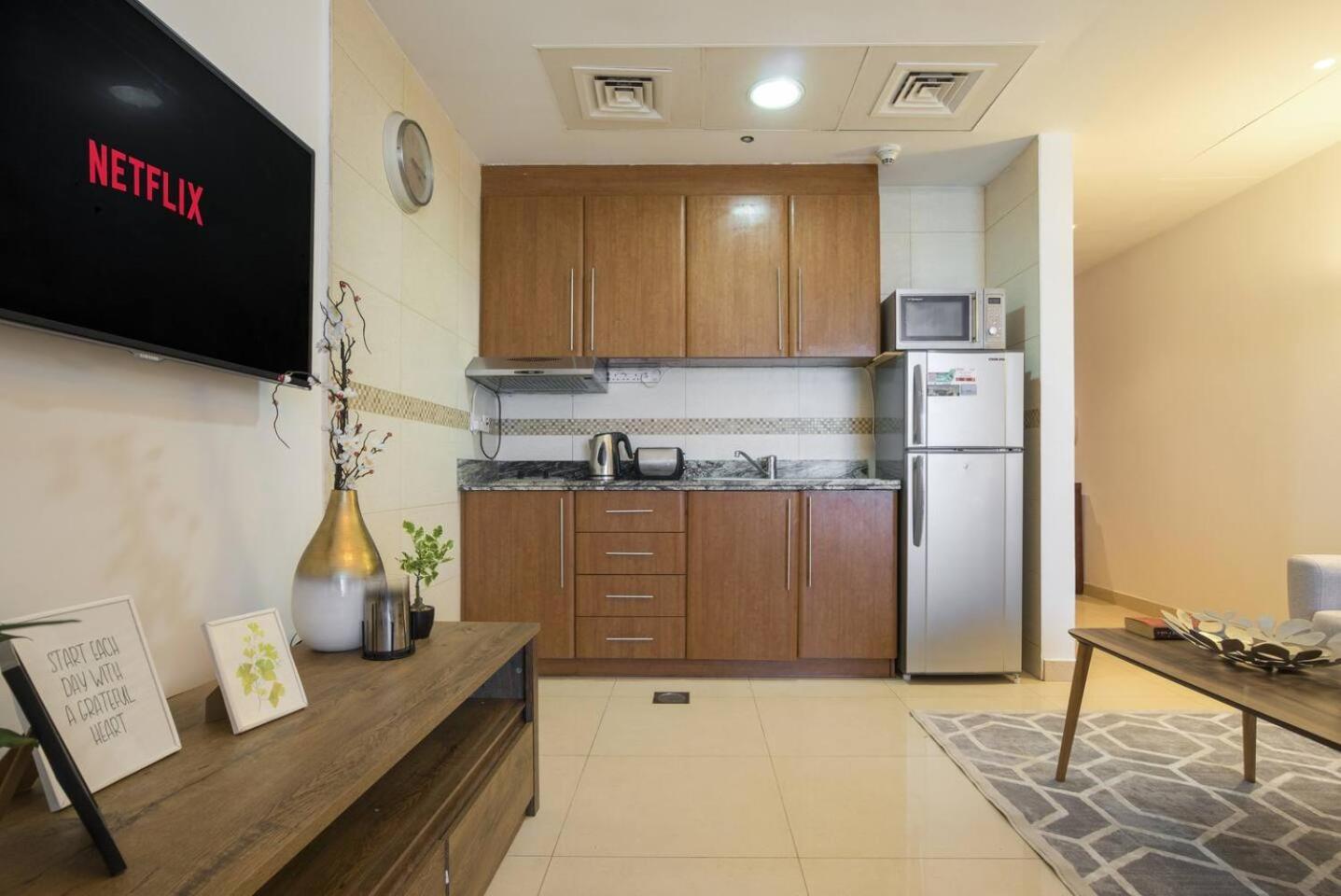 Guestready Homes - Cream & Grey