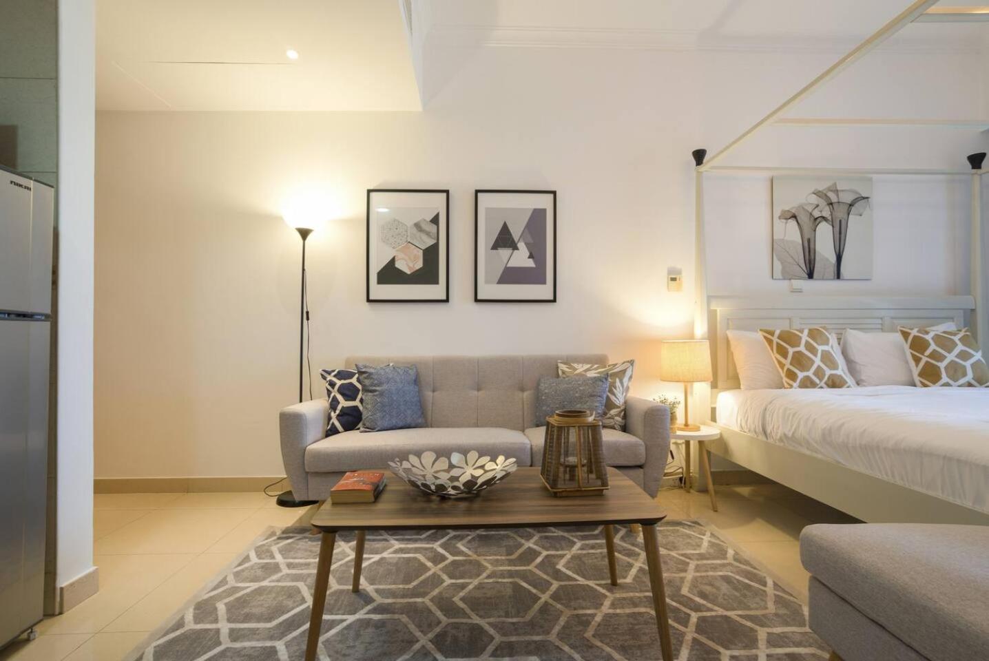 Appartement Guestready Homes - Cream & Grey *