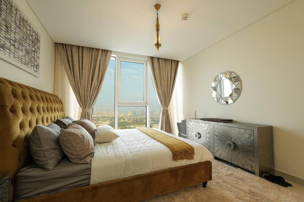 Md Luxurious 2 Bedroom 1 Wasl Frame View Dubái