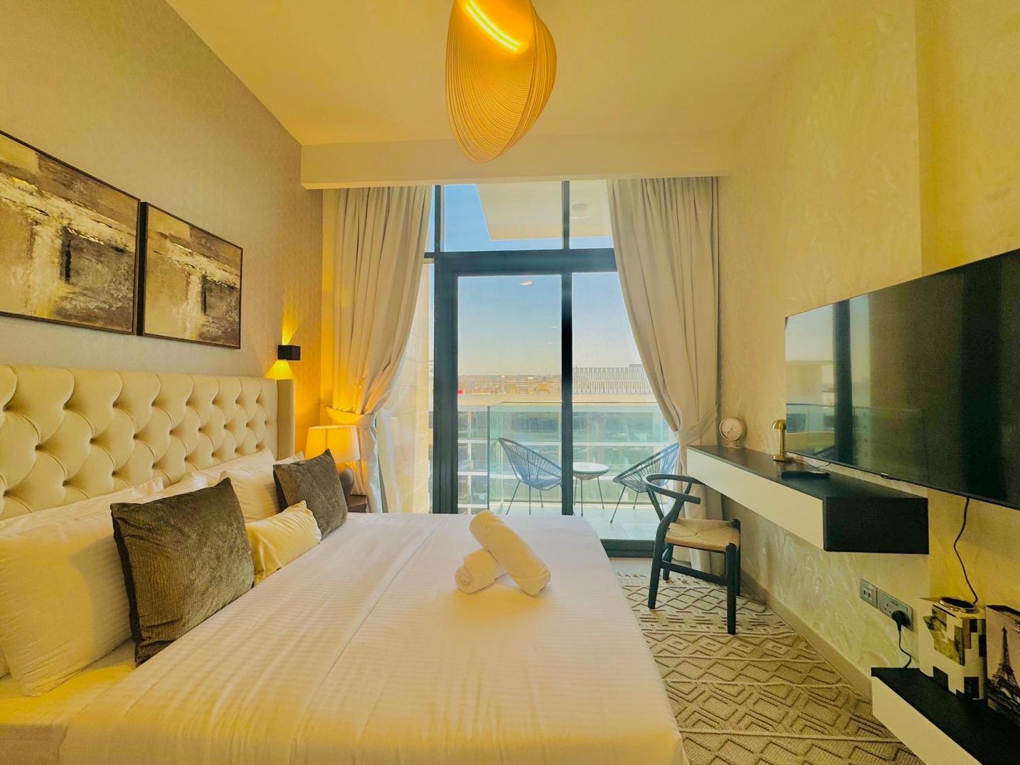 Venduras - Modern Chic In Azizi Riviera Appartamento