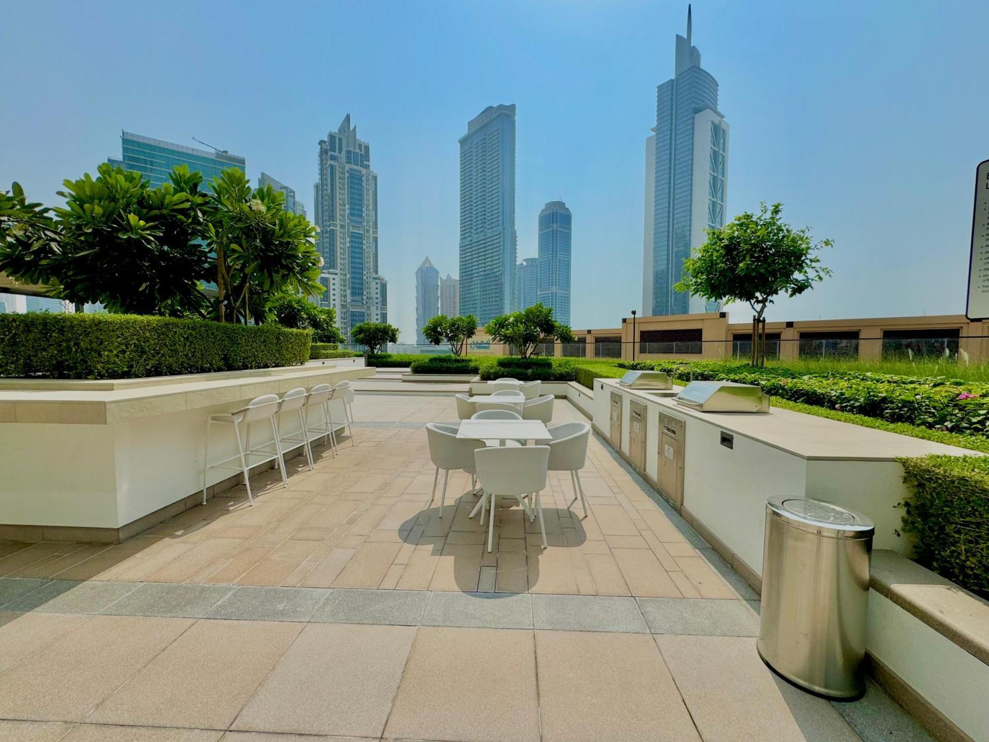 Modern 2br Near Mall & Burj Khalif Hébergement de vacances